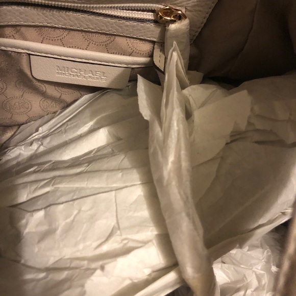 COPY - Michael Kors Fulton Large Shoulder Bag NWT - Picture 6 of 8